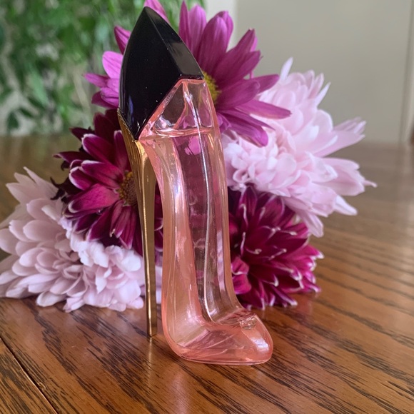 Carolina Herrera Blush Perfume - Picture 3 of 6